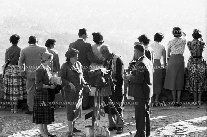 People discussing with a photographer on a panoramic terrace. Fiesole, 1950s SPECIAL FEE  - CONTACT US FOR NOT EDITORIAL USAGE