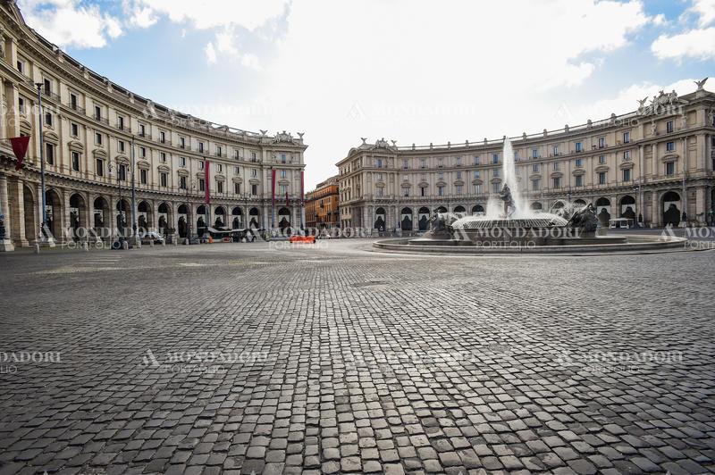 Piazza Esedra empty and without traffic due to the Coronavirus pandemic (Covid-19). Rome (Italy), April 30th 2020
