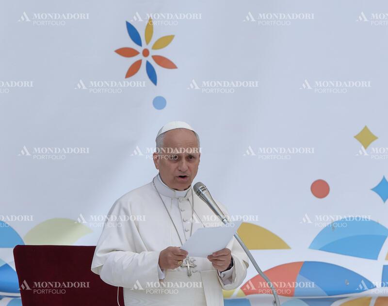  Pope Leo XIV met with citizens in Piazza del Plebiscito